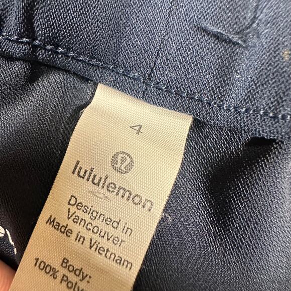 Lululemon On The Fly Crop Woven 23" True Navy Women's Size 4 Excellent Condition - Picture 7 of 12